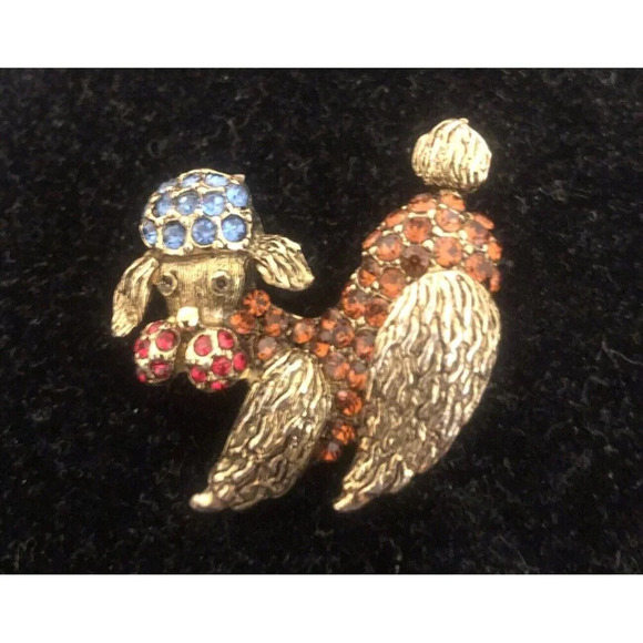 VintageTextured Gold Tone PLAYFUL POODLE DOG Brooch Red Blue Amber Rhinestones - Picture 1 of 6